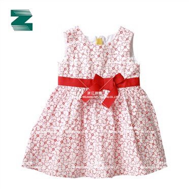 Kiégett szőtt anyagból készült ruha gyerekeknek