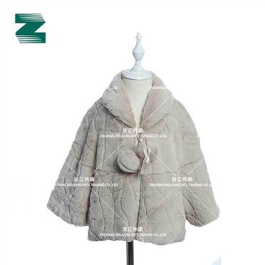 Márványmintás műszőrme kabát pompon elől gyerekeknek